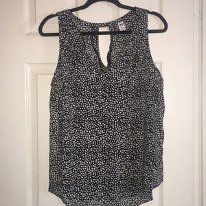 Old Navy black and white blouse. XL